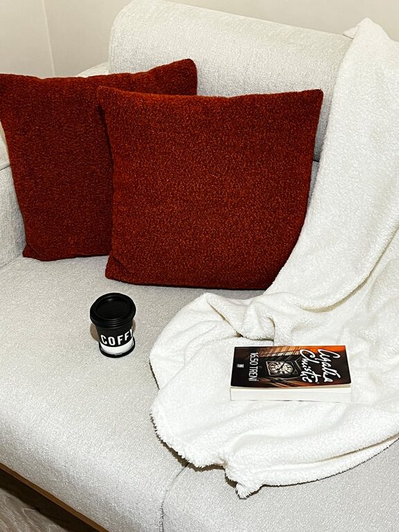 Tips for Creating a Cozy Reading Nook in Any Space